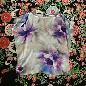 Jennifer Lopez Gray and White Graphic Blouse